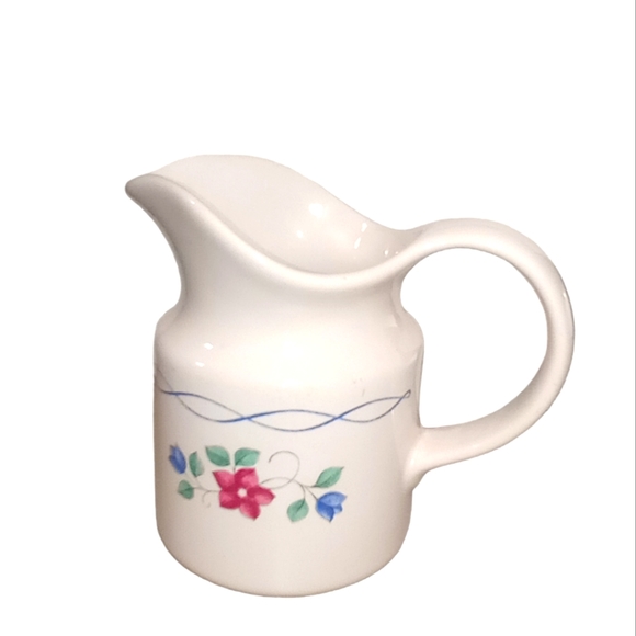 Vintage Pfaltzgraff Creamer Bonnie Brae Pattern Dishwasher Safe 12oz - Picture 1 of 3